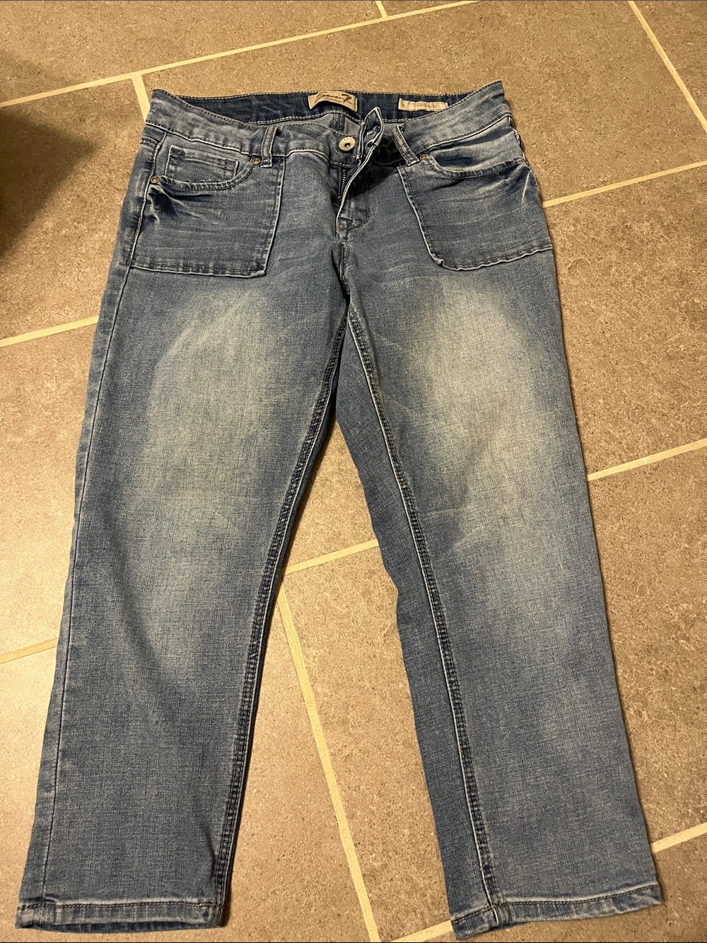 Seven7 Women's girlfriend Jeans in Medium Blue Wash
